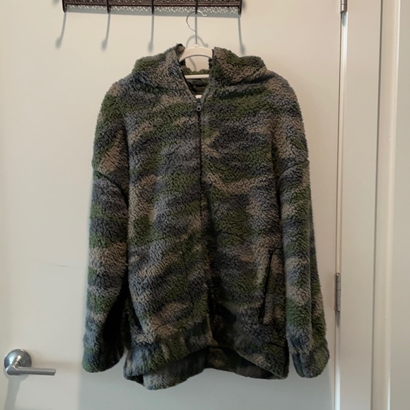 Aerie Camo teddy zip-up - Picture 1 of 2